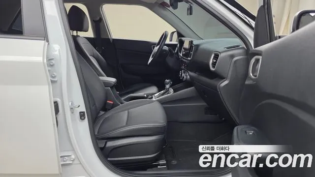 Hyundai Venue — Фото автомобиля 17