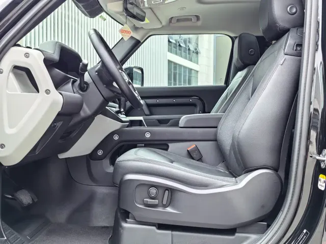 Land Rover Defender — Фото автомобиля 10