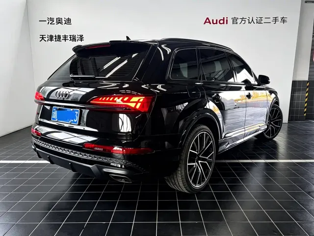 Audi Q7 — Фото автомобиля 3
