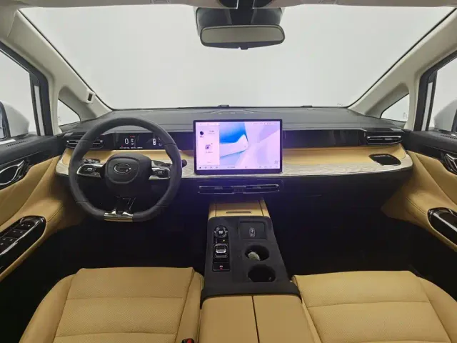GAC Trumpchi E8 — Фото автомобиля 5