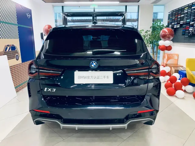 BMW iX3 — Фото автомобиля 4
