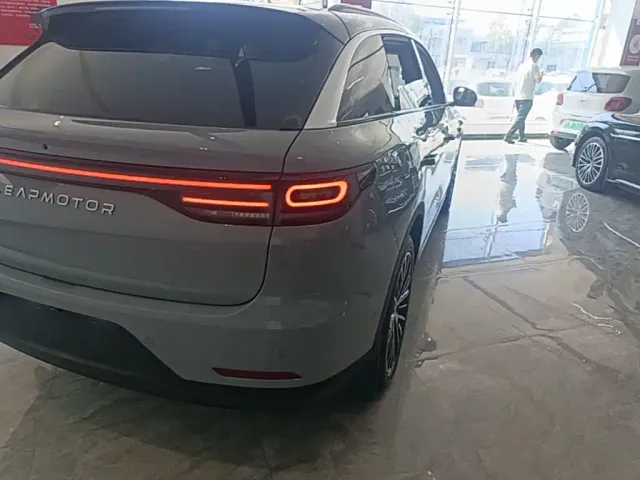 Leapmotor C11 — Фото автомобиля 7