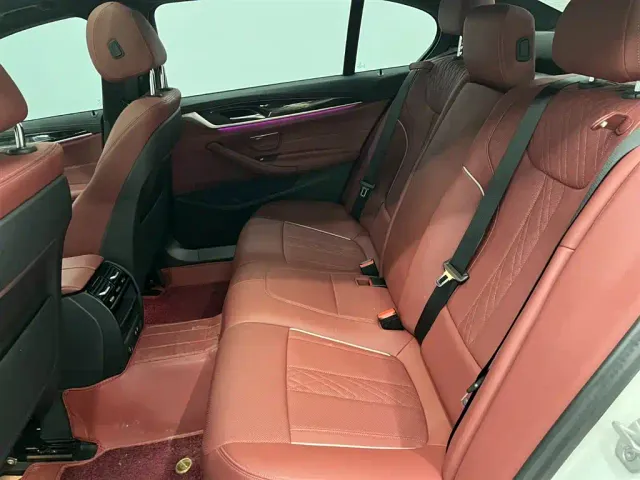 BMW 5 Series — Фото автомобиля 13