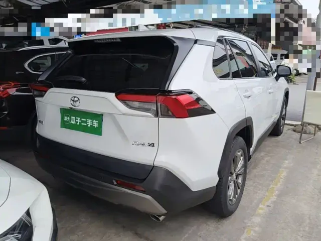 Toyota RAV4 — Фото автомобиля 6