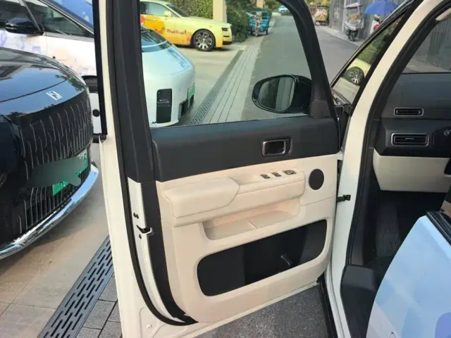Li Auto MEGA — Фото автомобиля 7