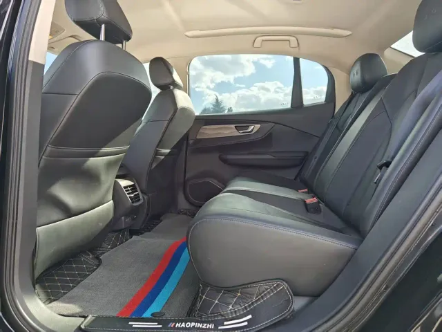 Hongqi E-QM5 — Фото автомобиля 5
