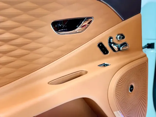 Bentley Flying Spur Plug-in Hybrid 2022 2.9T V6 Hybrid — Фото автомобиля 17