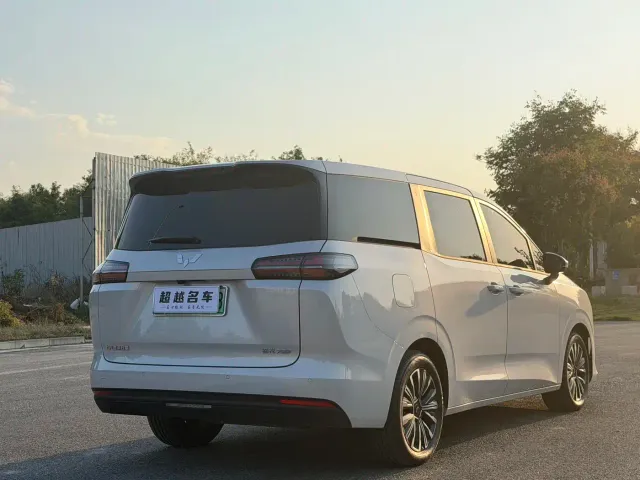 Wuling Starlight 730 — Фото автомобиля 7
