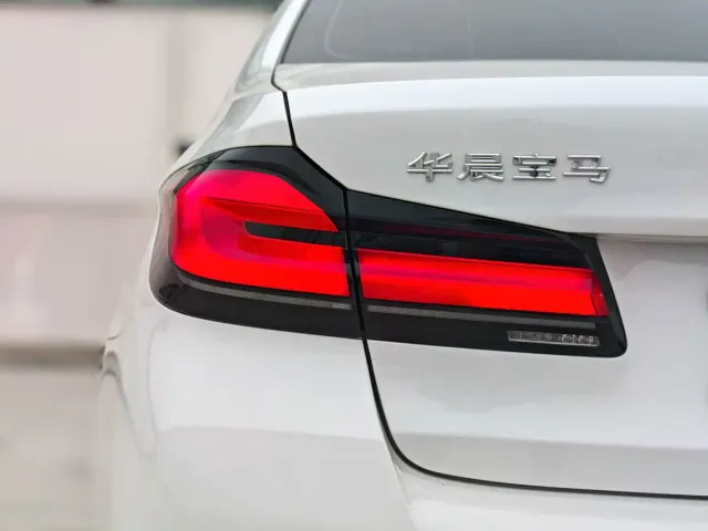 BMW 5 Series — Фото автомобиля 9