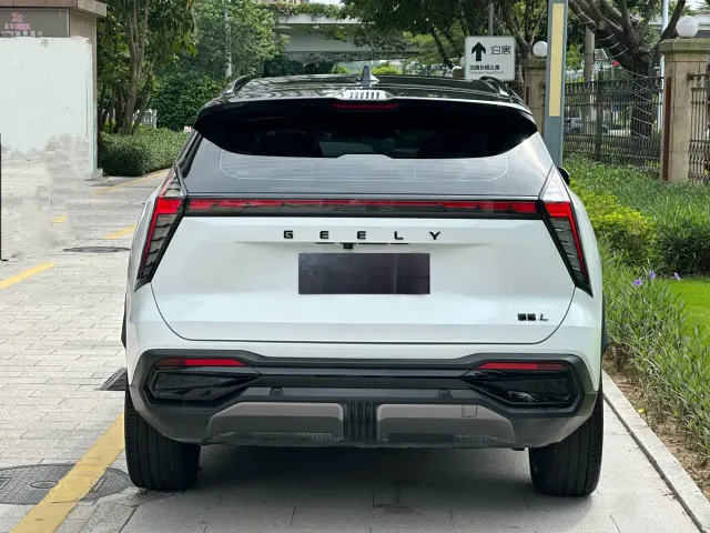 Geely Boyue L — Фото автомобиля 10