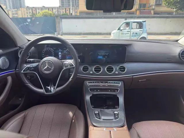 Mercedes-Benz E-Class — Фото автомобиля 5