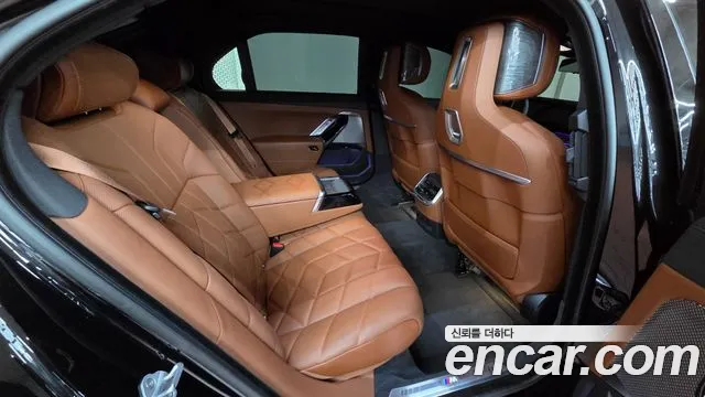BMW 7-Series — Фото автомобиля 16
