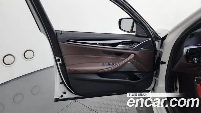 BMW 5-Series 5 серия (G30) 530i xDrive M Sport — Фото автомобиля 24