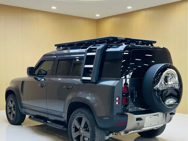 Land Rover Defender — Фото автомобиля 7