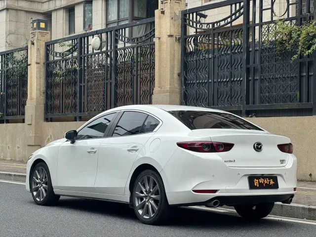 Mazda Axela — Фото автомобиля 22
