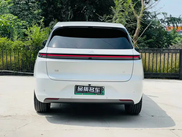 Li Auto L6 — Фото автомобиля 20