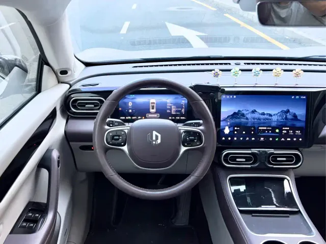 Leapmotor C11 — Фото автомобиля 11
