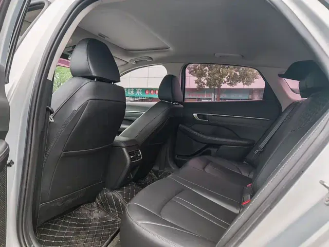 Hyundai Sonata — Фото автомобиля 3