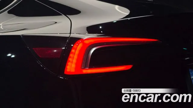 Tesla Model 3 — Фото автомобиля 23