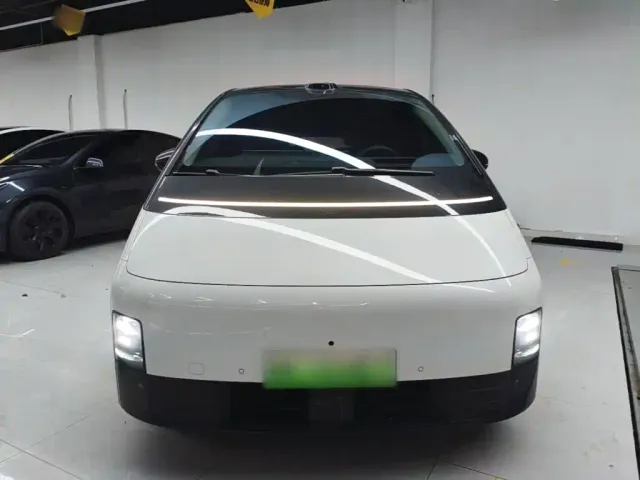 Li Auto MEGA — Фото автомобиля 2