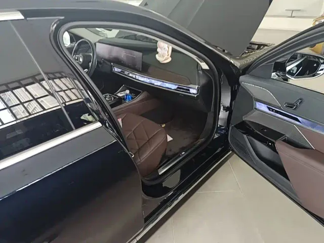 BMW 7 Series — Фото автомобиля 8