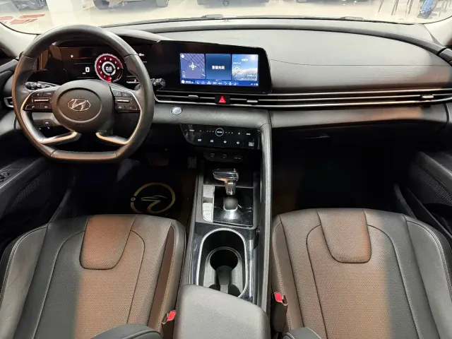 Hyundai Elantra — Фото автомобиля 11