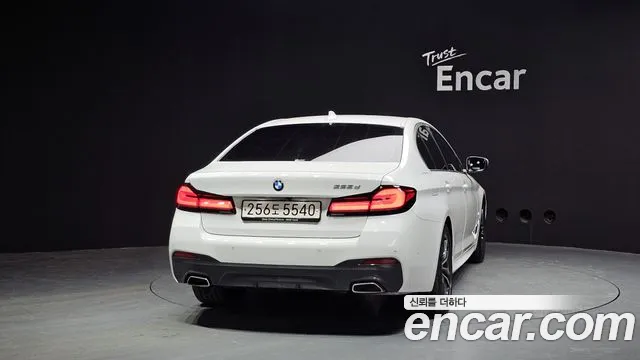 BMW 5-Series — Фото автомобиля 4