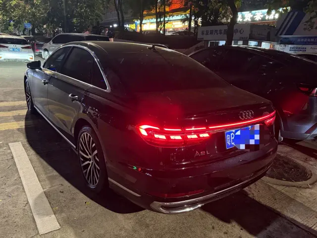 Audi A8 — Фото автомобиля 6