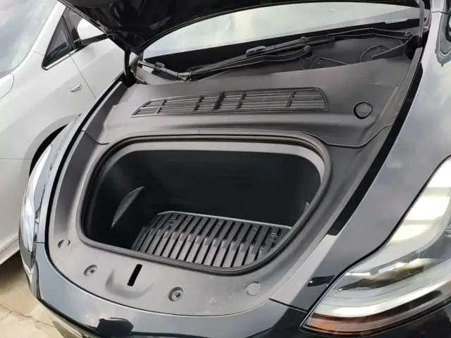Tesla Model Y — Фото автомобиля 19