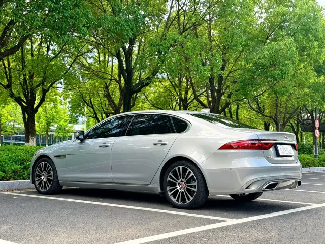 Jaguar XFL — Фото автомобиля 7