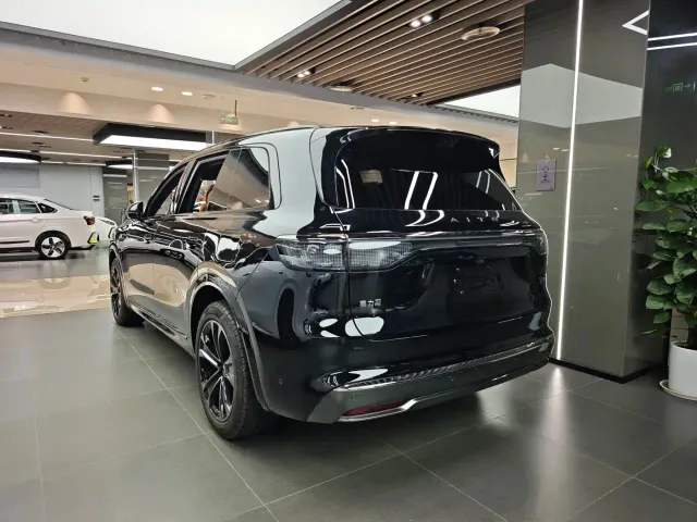 Aito M8 — Фото автомобиля 6