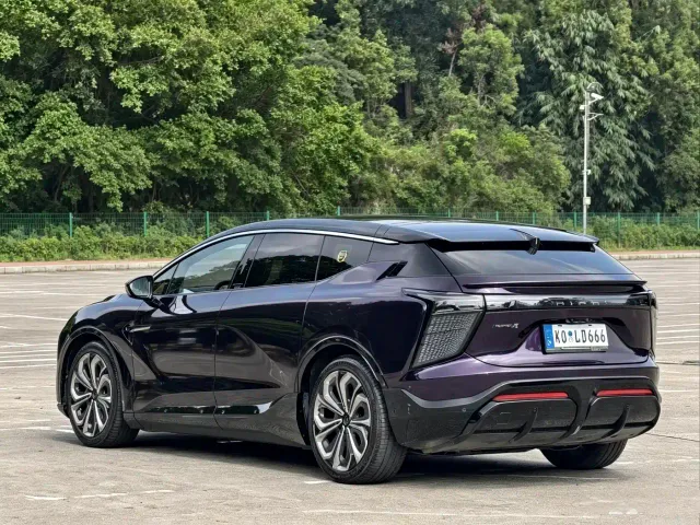 HiPhi X — Фото автомобиля 15