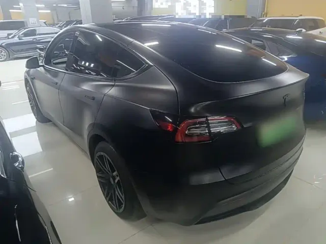 Tesla Model Y — Фото автомобиля 4
