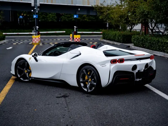 Ferrari SF90 — Фото автомобиля 9