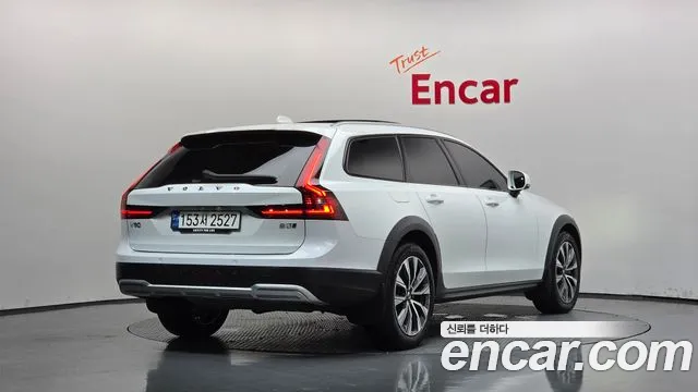 Volvo V90 — Фото автомобиля 2