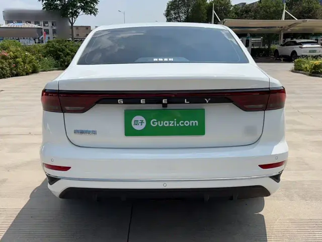 Geely Emgrand — Фото автомобиля 12