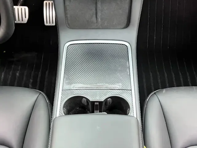 Tesla Model Y — Фото автомобиля 25