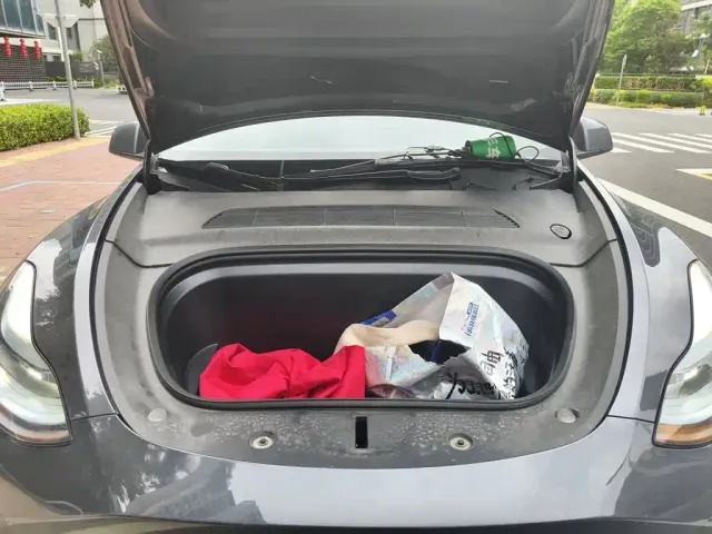 Tesla Model Y — Фото автомобиля 16
