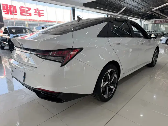 Hyundai Elantra — Фото автомобиля 10