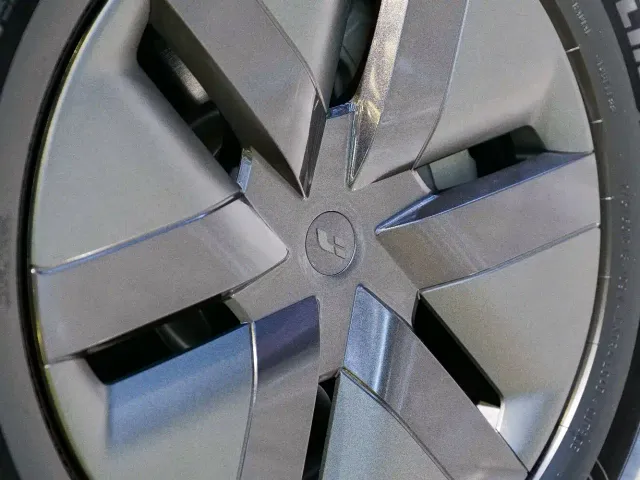 Li Auto MEGA — Фото автомобиля 8