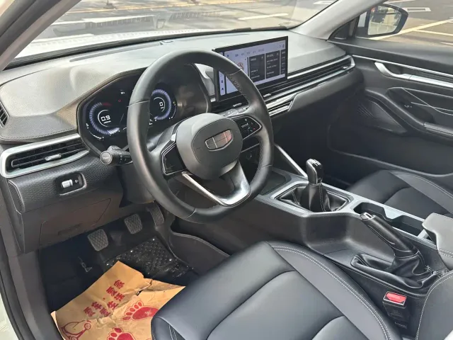 Geely Emgrand — Фото автомобиля 9