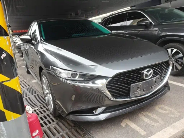 Mazda Axela — Фото автомобиля 21