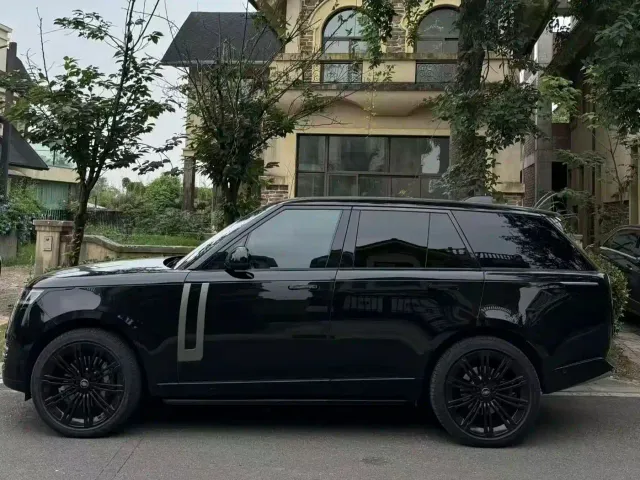 Land Rover Range Rover 2023 3.0 L6 360PS Golden Age Edition — Фото автомобиля 3