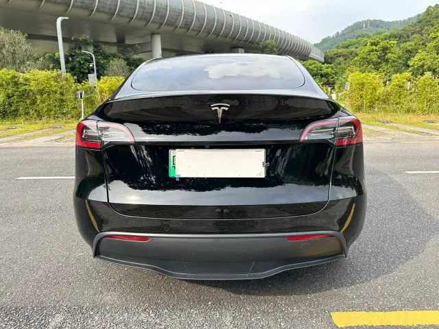 Tesla Model Y — Фото автомобиля 5