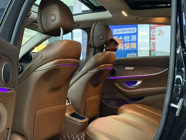 Mercedes-Benz E-Class — Фото автомобиля 4