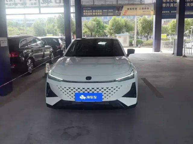 Changan UNI-V — Фото автомобиля 2