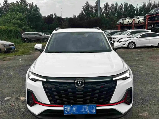 Changan CS35 Plus — Фото автомобиля 2