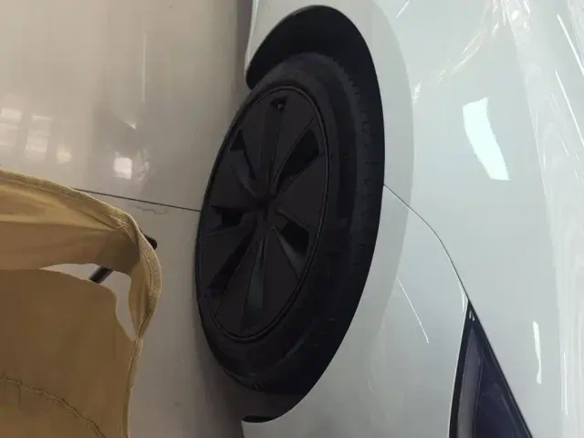 Tesla Model 3 — Фото автомобиля 6