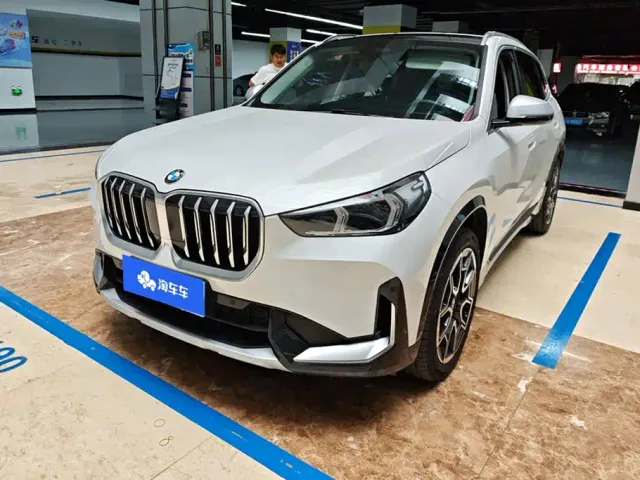 Фотография автомобиля — BMW X1