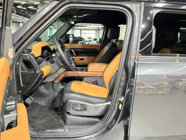 Land Rover Defender — Фото автомобиля 4